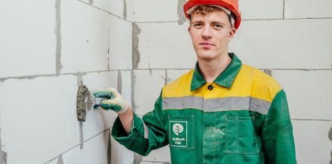 «Родители рады, что я выбрал карьеру строителя». Студент Артём Кузьмин работает в «Зелёном саде» почти три месяца, он делится своими впечатлениями