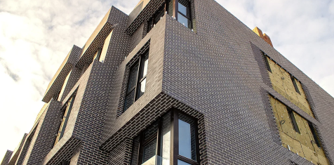 В ЖК Pride Park приступили к укладке напольного покрытия на террасах