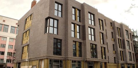 В ЖК Pride Park приступили к установке лифтов