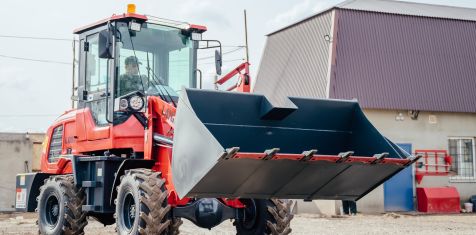 «Зелёный сад» отправил в помощь бойцам СВО фронтальный погрузчик