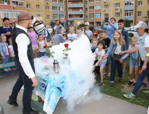 К началу нового учебного года «Зеленый сад» и «СМ-Клиника» подарили детям веселый праздник