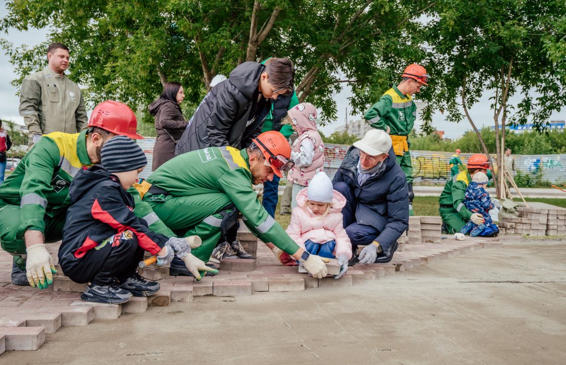 Бульвар Победы продолжается: ГК «Зелёный сад» провела патриотический субботник ко Дню памяти и скорби