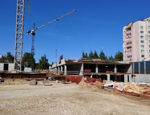 Безопасная дорога для пешеходов и автомобилей