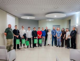 Компания организовала проводы молодых сотрудников на военную службу