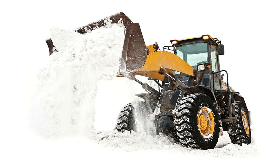 Уборка снега во время метели идёт в усиленном режиме
