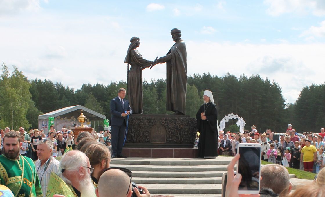 Памятник Петру и Февронии открыт в селе Ласково под Рязанью