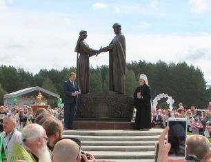 Памятник Петру и Февронии открыт в селе Ласково под Рязанью