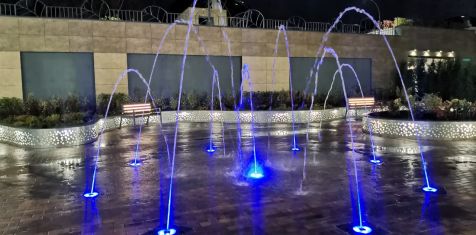 Во дворе ЖК Fresh Life начал работать фонтан