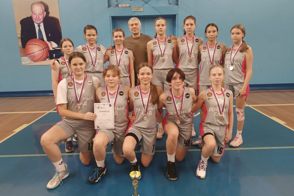 «Зелёный сад» поддерживает областную команду юных баскетболисток