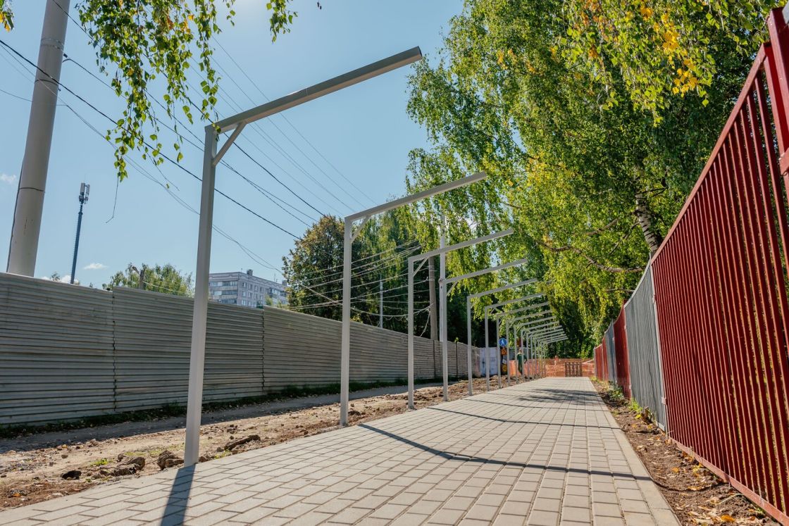 Пешеходная дорожка - для жителей Песочни. ГК «Зелёный сад наш - дом» обновила старый тротуар