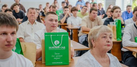 ГК «Зелёный сад» вручила ценные подарки выпускникам-строителям, уходящим в армию