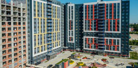 В ЖК Skyline-2 началось остекление фасада