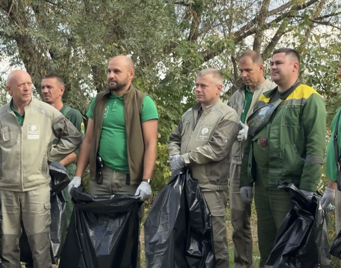 УЖК «Зелёный сад - мой дом» провела субботник на 3-ем Борковском карьере