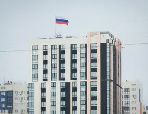 На Московском шоссе развернули самый большой в Рязани флаг России