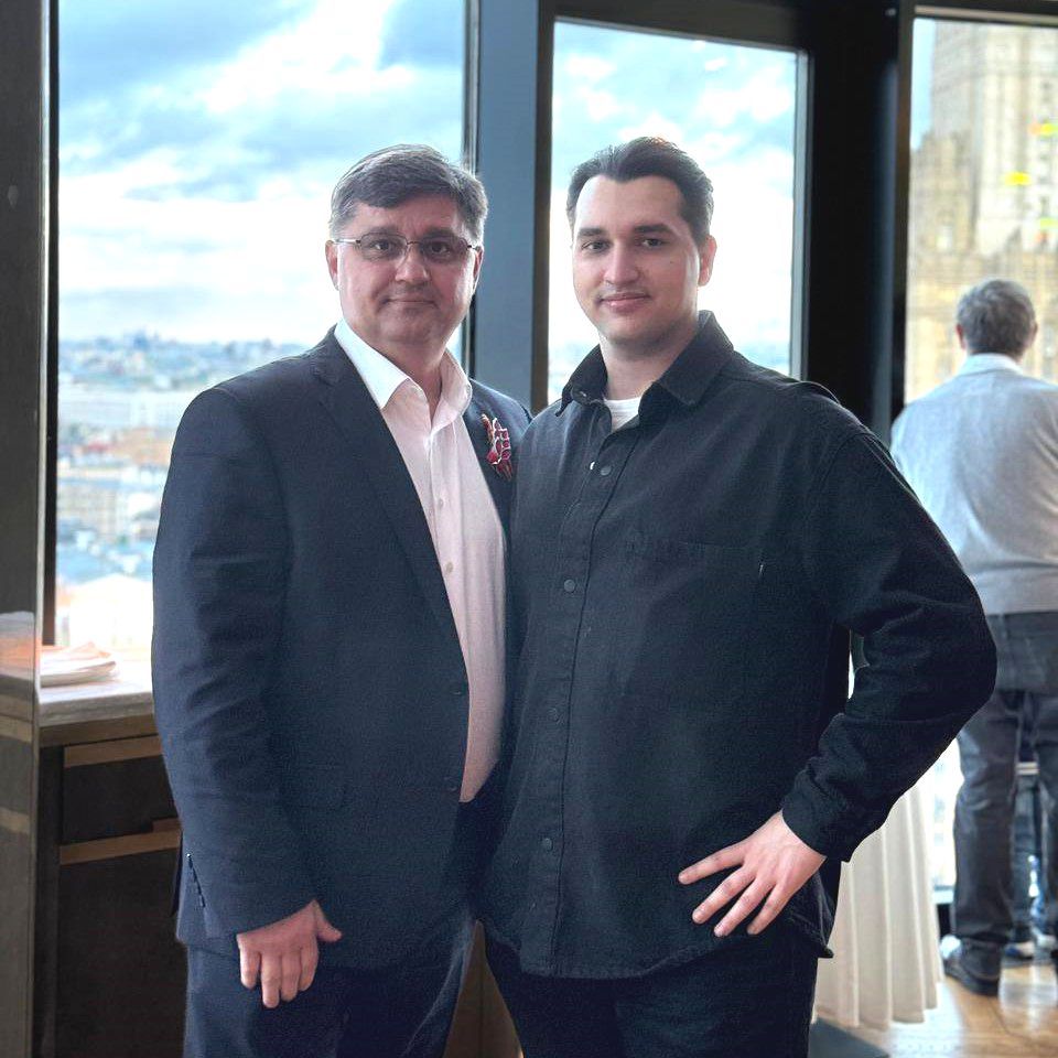 Берёт пример с отца. Сын сотрудника нашей компании отправляется служить в военный госпиталь