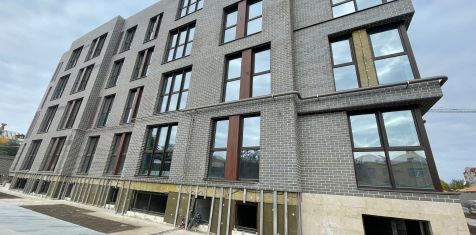 В ЖК Pride Park монтируют тротуарные дорожки с подогревом