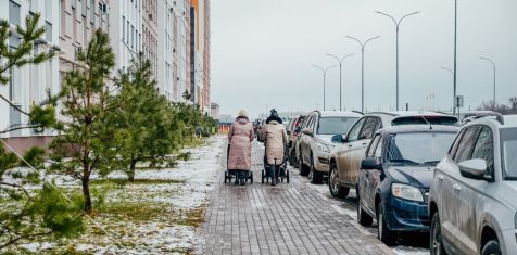 Коляска на встречной! «Зелёный сад» строит во дворах своих ЖК широкие тротуары