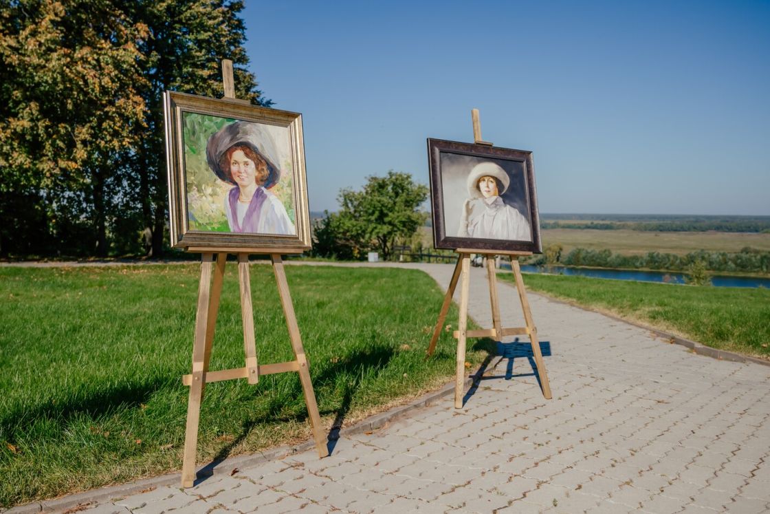 ГК «Зелёный сад - наш дом» подарила музею в Константинове цикл картин «Есенинские женщины» 