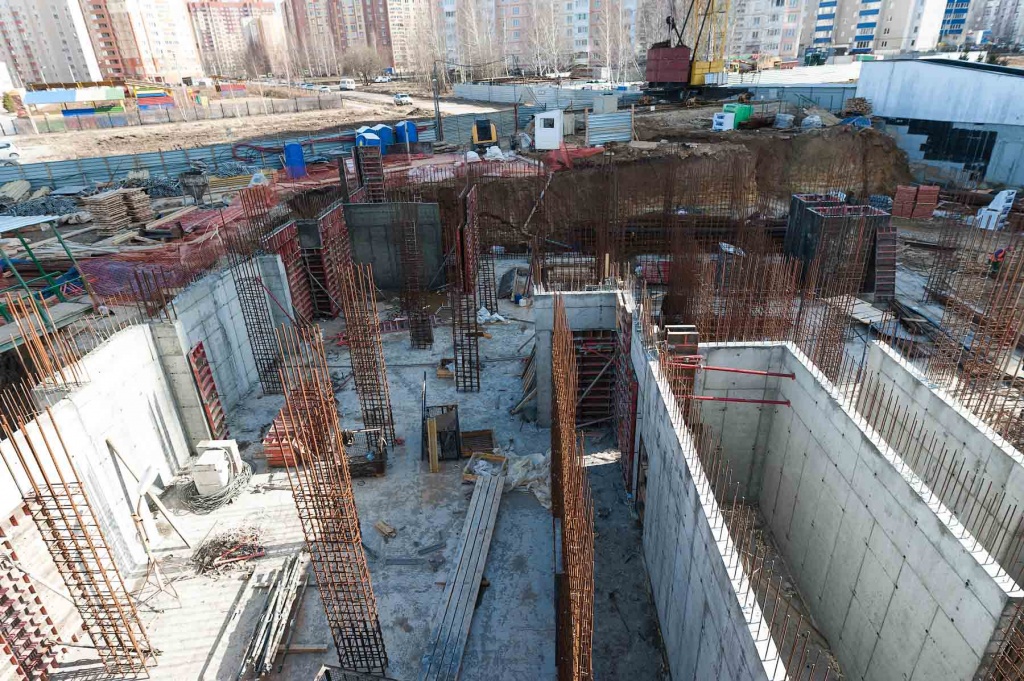 Строительство стен комплекса